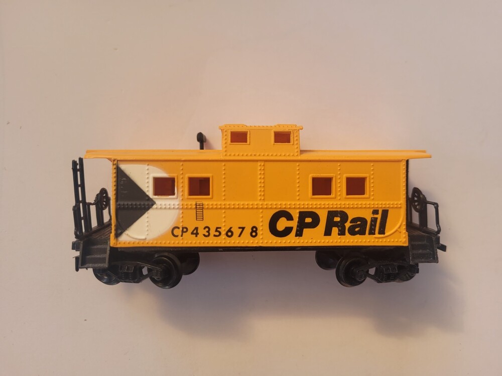 Vintage HO Scale CP Rail CP435678 Yellow Caboose